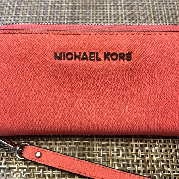 Michael Kors Pink Leather Zip Around Wristlet Wallet - Picture 2 of 10